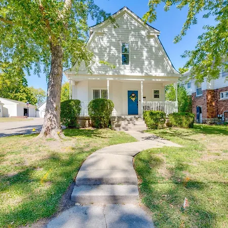 Warrensburg Home, Close To Downtown!